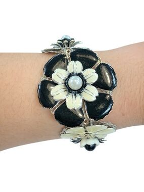 Floral Pearl Accent Black & Cream Bracelet